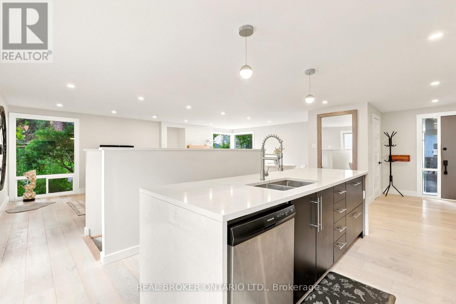 2021 Woodglen Crescent, Ottawa, Ontario  K1J 6G6 - Photo 12 - X13578012