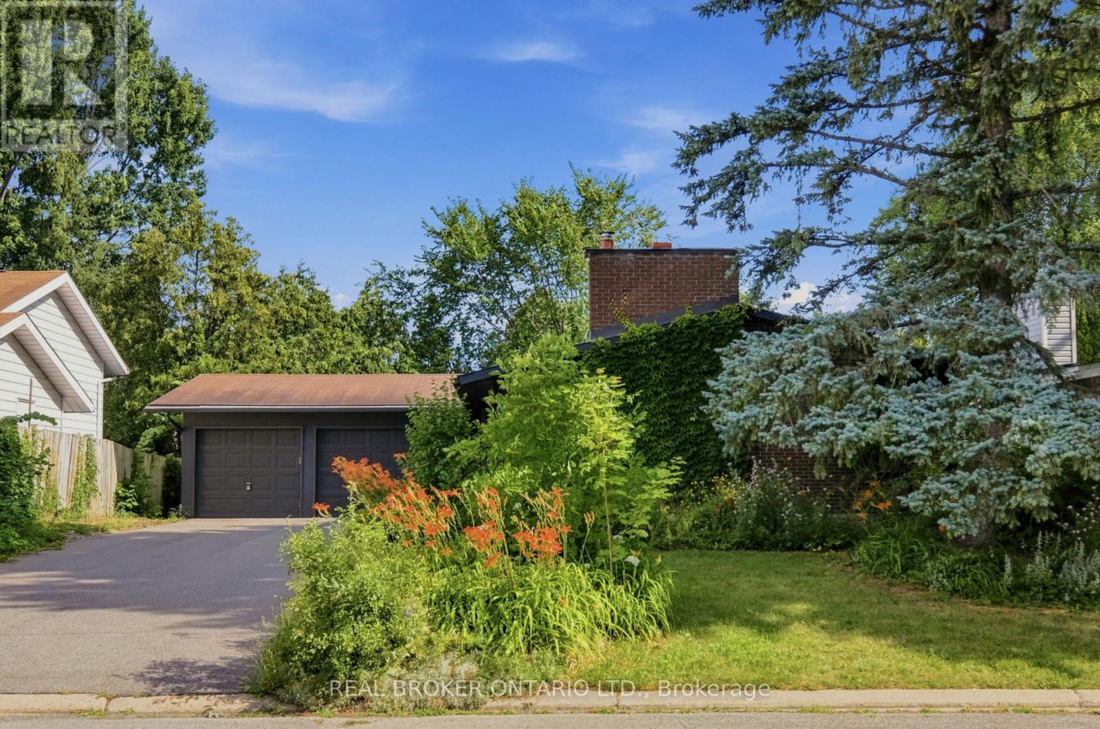 2021 Woodglen Crescent, Ottawa, Ontario  K1J 6G6 - Photo 2 - X13578012