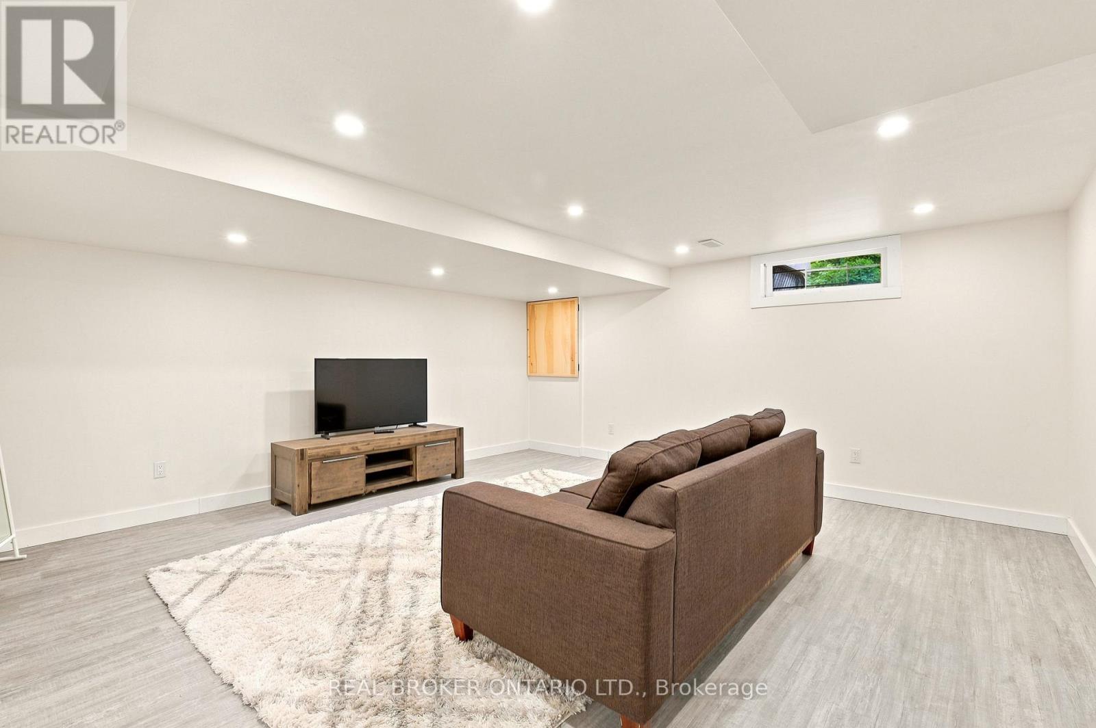 2021 Woodglen Crescent, Ottawa, Ontario  K1J 6G6 - Photo 21 - X13578012