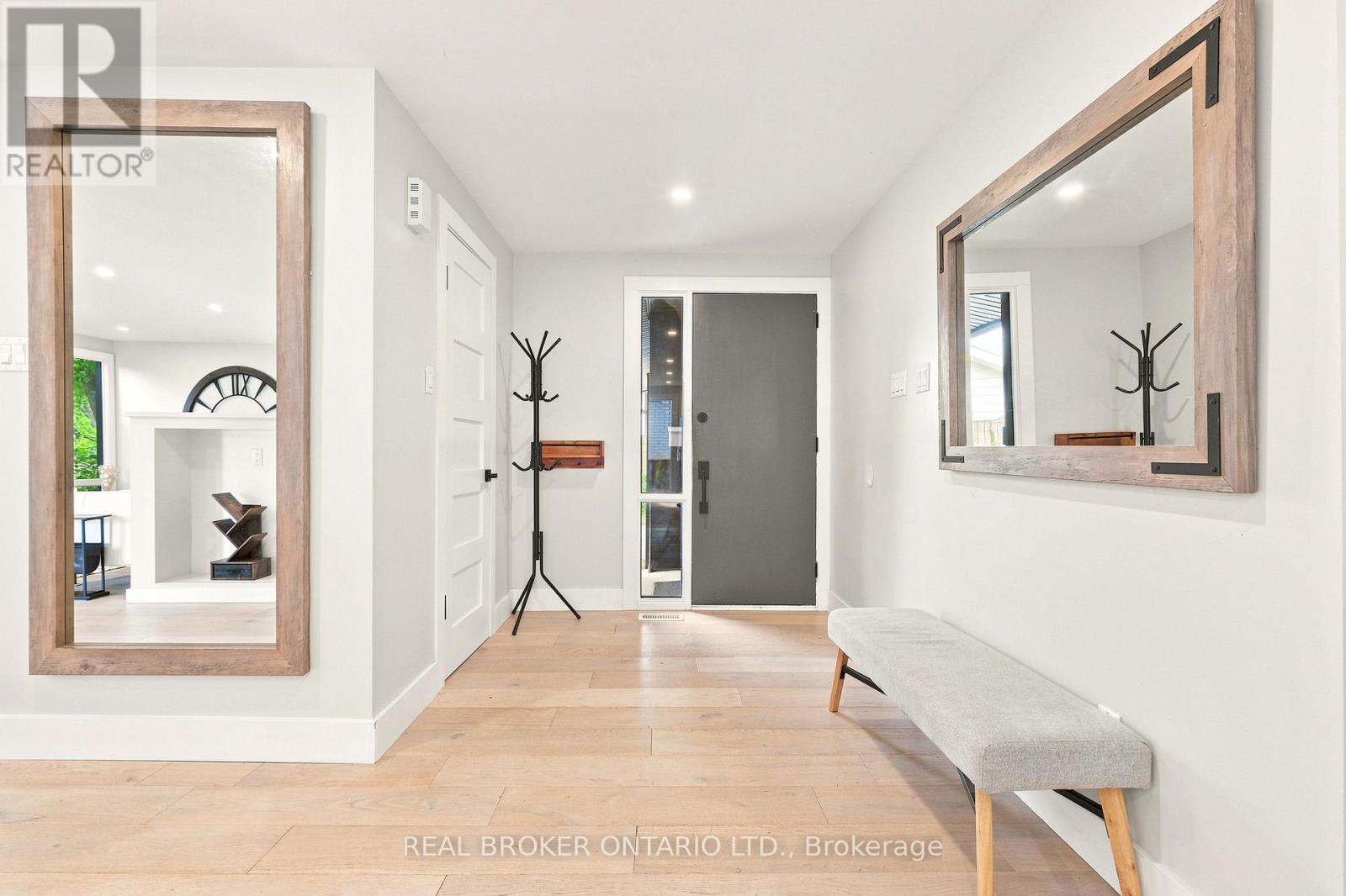 2021 Woodglen Crescent, Ottawa, Ontario  K1J 6G6 - Photo 4 - X13578012