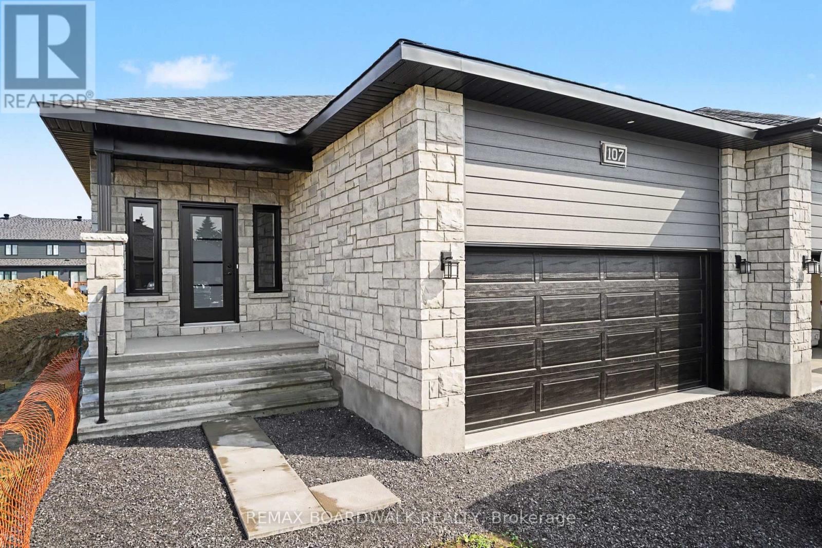 107 Dove House Gardens, Russell, Ontario  K4R 1E5 - Photo 1 - X13578040