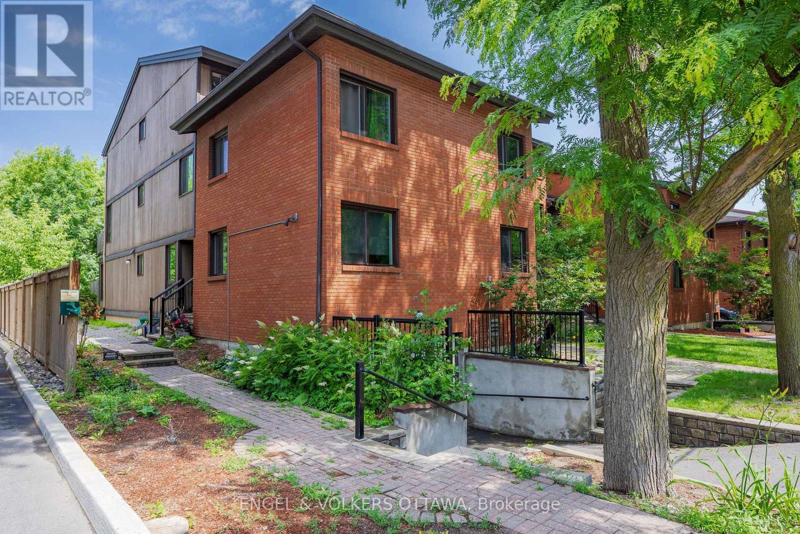 B - 35 Robinson Avenue, Ottawa, Ontario  K1N 8N8 - Photo 1 - X13578428
