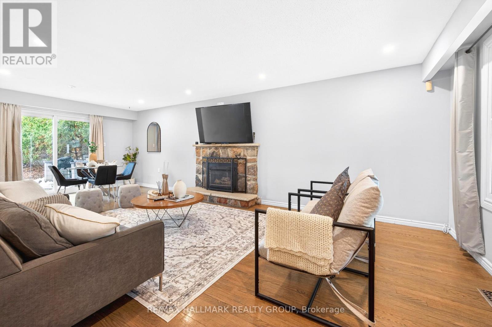1930 Southampton Court, Ottawa, Ontario  K2C 0W4 - Photo 3 - X13578850
