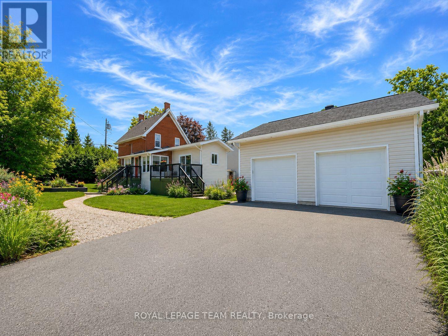238 Park Avenue, Carleton Place, Ontario  K7C 2G6 - Photo 1 - X13578968