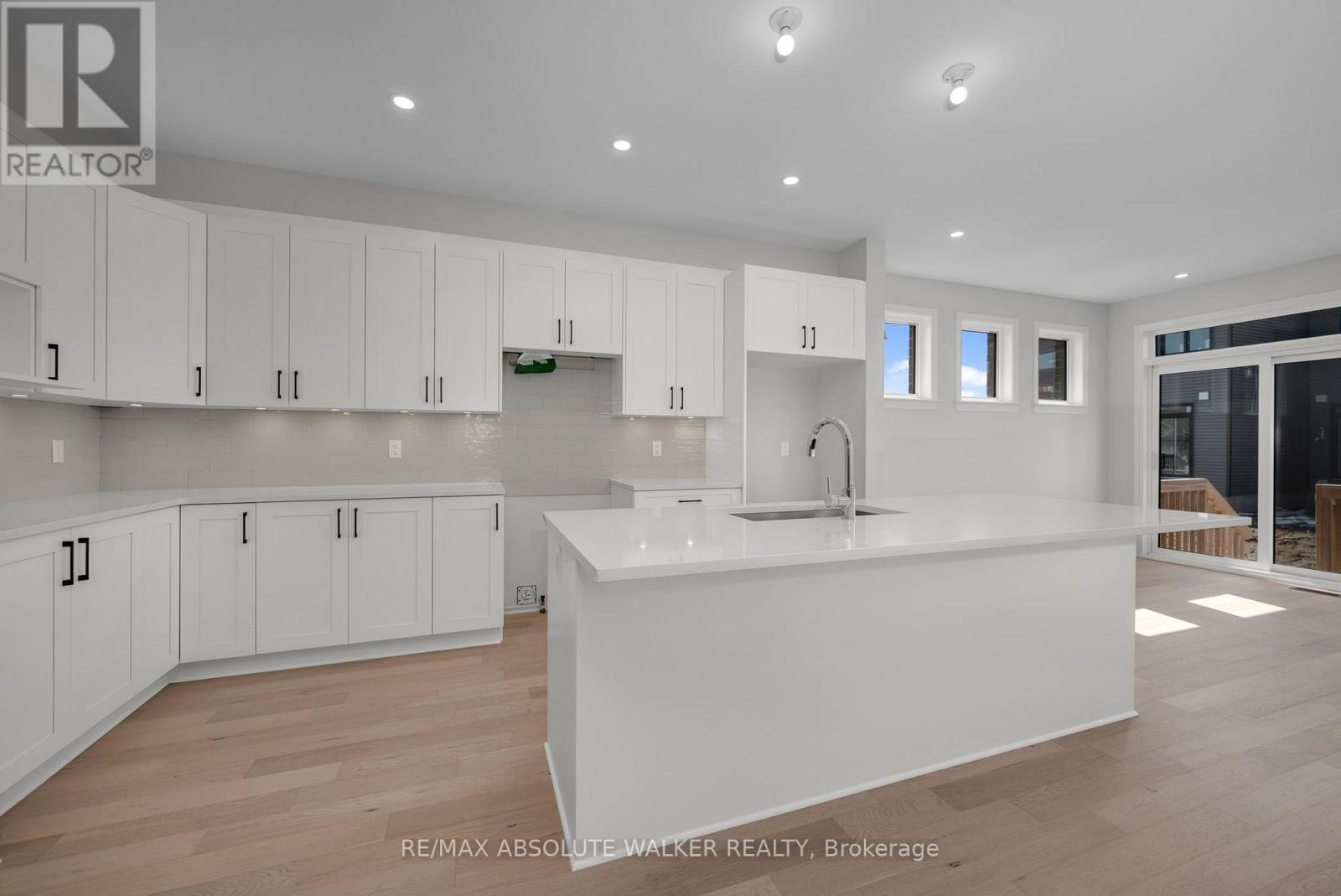 181 Kerala Place, Ottawa, Ontario  K1T 0Z3 - Photo 2 - X13579250