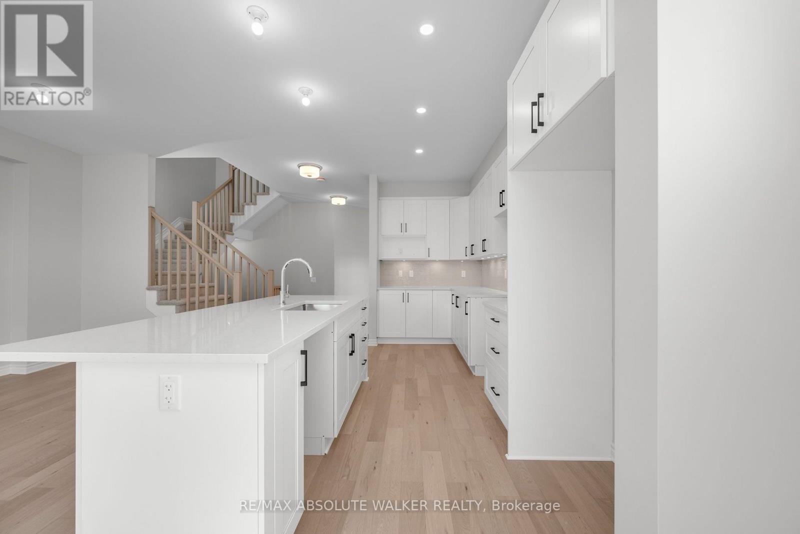 181 Kerala Place, Ottawa, Ontario  K1T 0Z3 - Photo 4 - X13579250