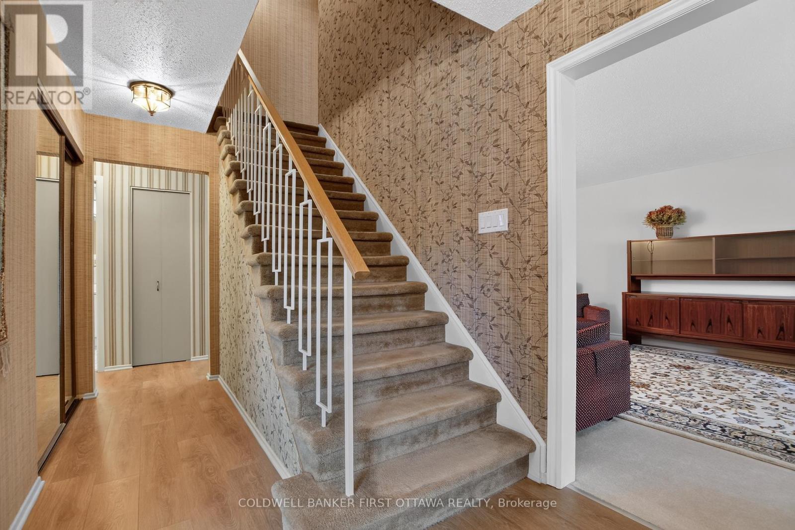 6 Cosburn Avenue, Ottawa, Ontario  K2H 8A1 - Photo 15 - X13579352