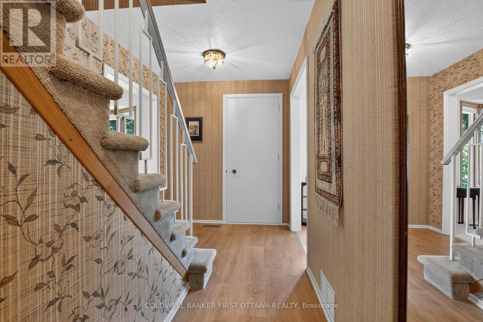 6 Cosburn Avenue, Ottawa, Ontario  K2H 8A1 - Photo 16 - X13579352