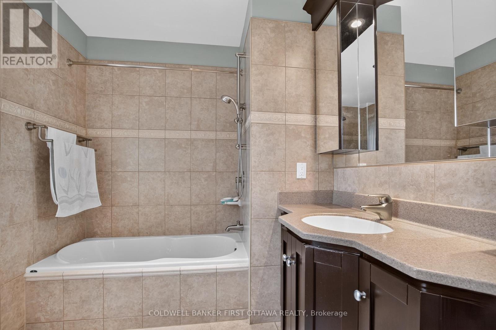 6 Cosburn Avenue, Ottawa, Ontario  K2H 8A1 - Photo 35 - X13579352