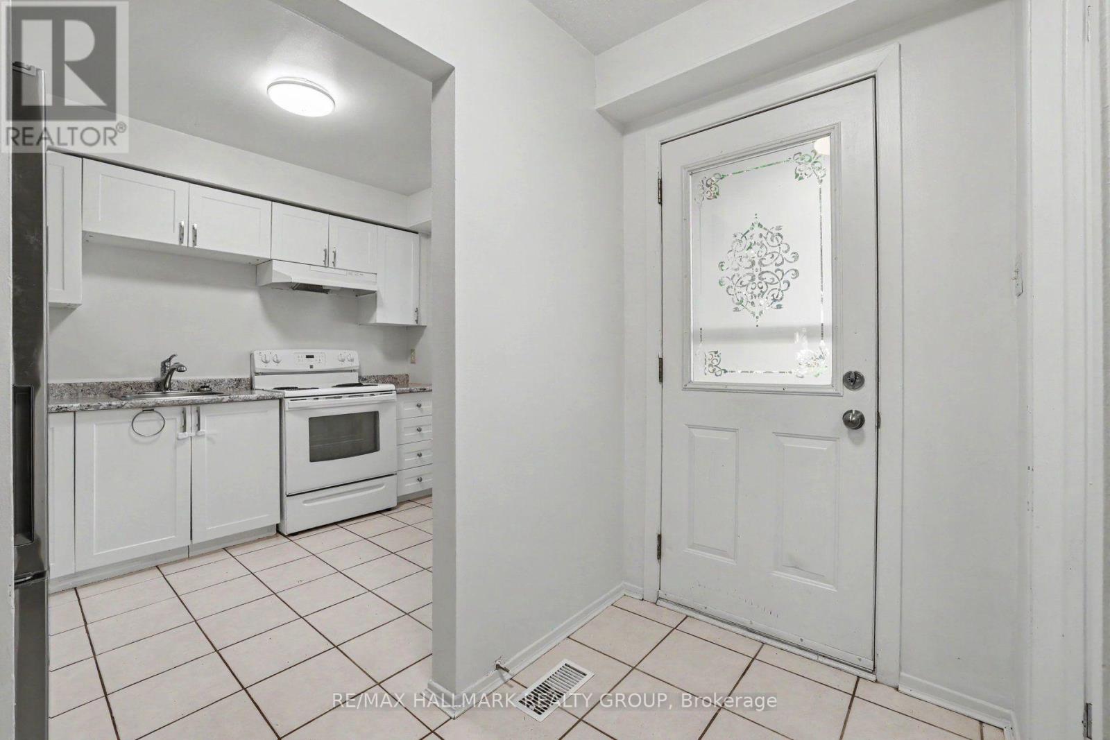 18 - 32a Sonnet Crescent, Ottawa, Ontario  K2H 8W7 - Photo 2 - X13579578