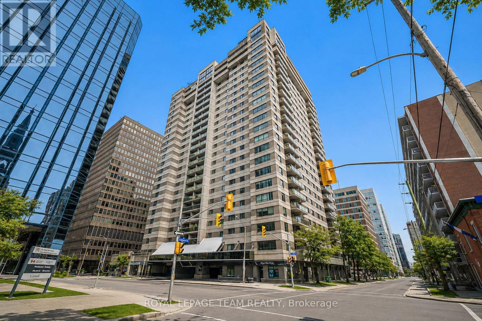 1705 - 199 Kent Street, Ottawa, Ontario  K2P 2K8 - Photo 1 - X13580368