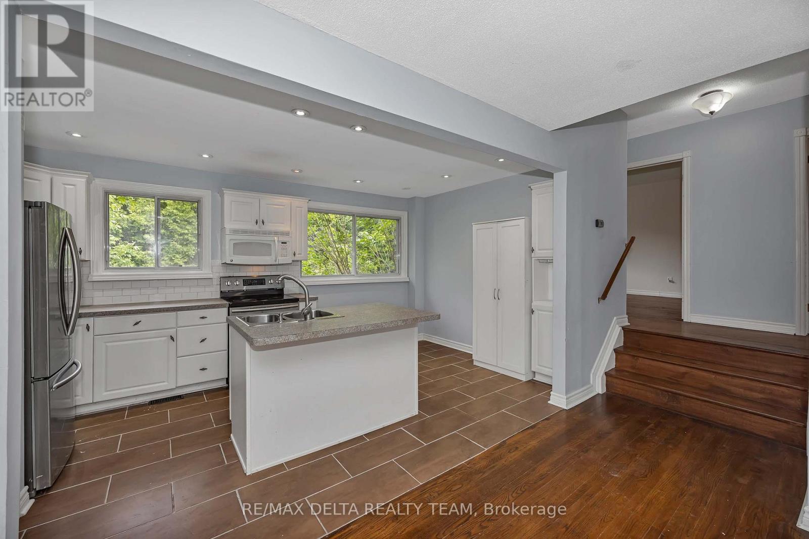 841 Balsam Drive, Ottawa, Ontario  K1E 1B8 - Photo 12 - X13580710