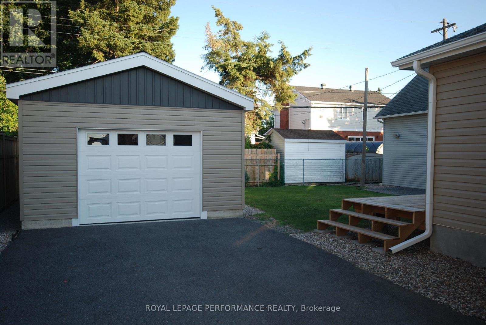 1482 Laperriere Avenue, Ottawa, Ontario  K1Z 7S9 - Photo 3 - X13580922