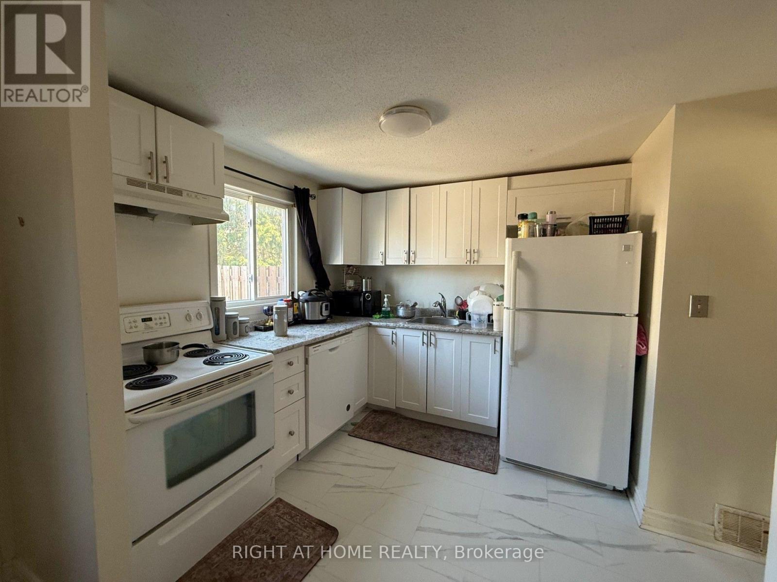 B - 1552 Beaverpond Drive, Ottawa, Ontario  K1B 3R9 - Photo 4 - X13581116