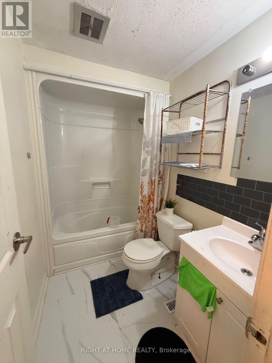 B - 1552 Beaverpond Drive, Ottawa, Ontario  K1B 3R9 - Photo 9 - X13581116