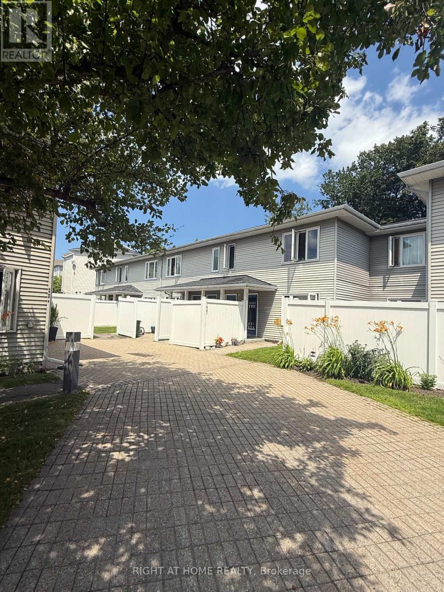 E - 1035 Cummings Avenue, Ottawa, Ontario  K1J 9K5 - Photo 1 - X13581124
