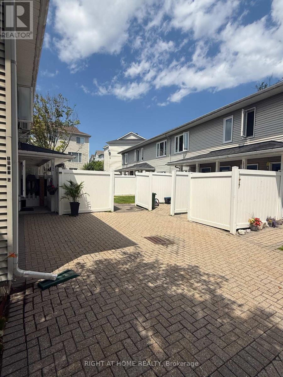 E - 1035 Cummings Avenue, Ottawa, Ontario  K1J 9K5 - Photo 2 - X13581124