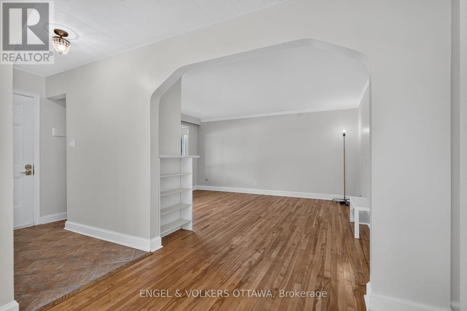 2445 Alta Vista Drive, Ottawa, Ontario  K1H 7M9 - Photo 3 - X13581192