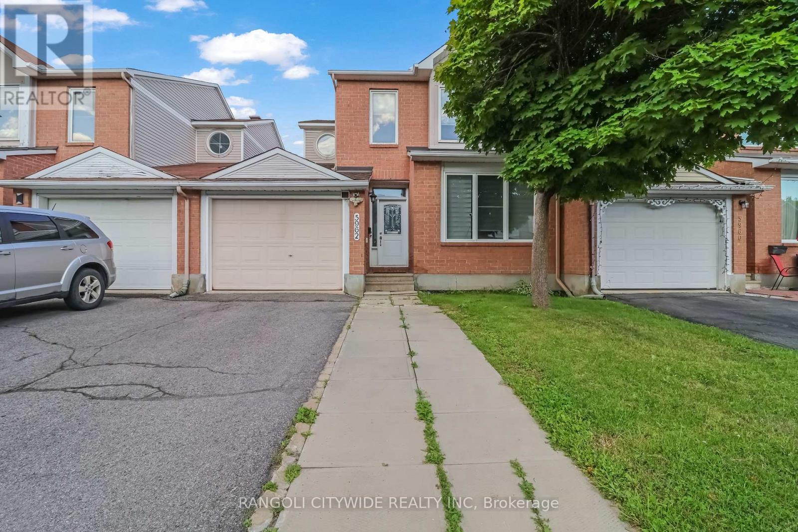 5962 Pineglade Crescent, Ottawa, Ontario  K1W 1G7 - Photo 1 - X13581672