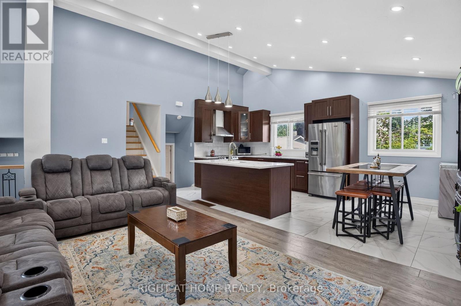 1385 Chartrand Avenue, Ottawa, Ontario  K1E 1H9 - Photo 3 - X13581772