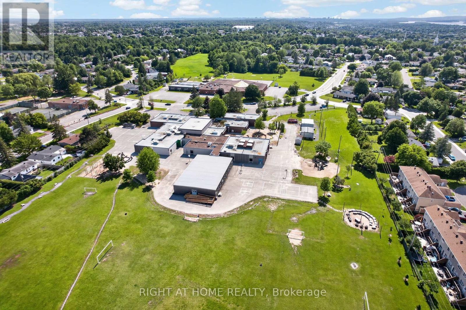 1385 Chartrand Avenue, Ottawa, Ontario  K1E 1H9 - Photo 43 - X13581772