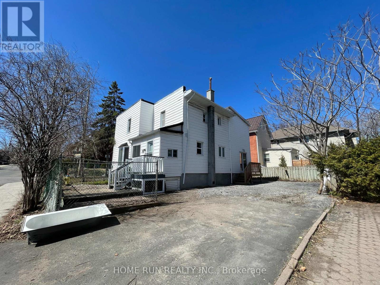121 Concord Street E, Ottawa, Ontario  K1S 0Y9 - Photo 2 - X13581910