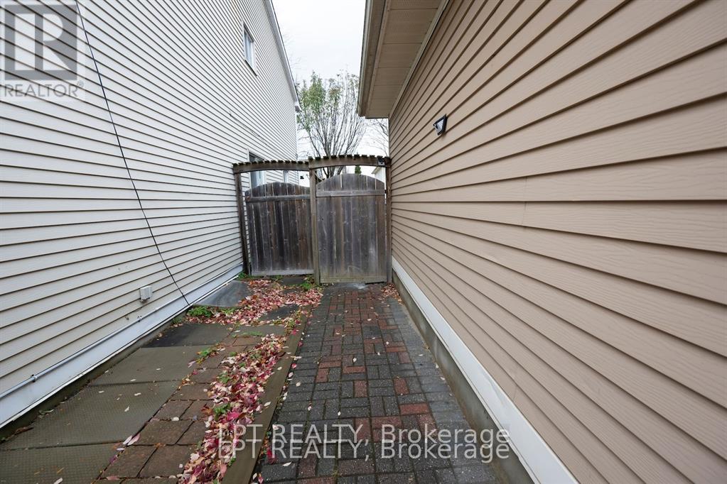 27 Rockcress Gardens, Ottawa, Ontario  K2G 5A6 - Photo 2 - X13582160