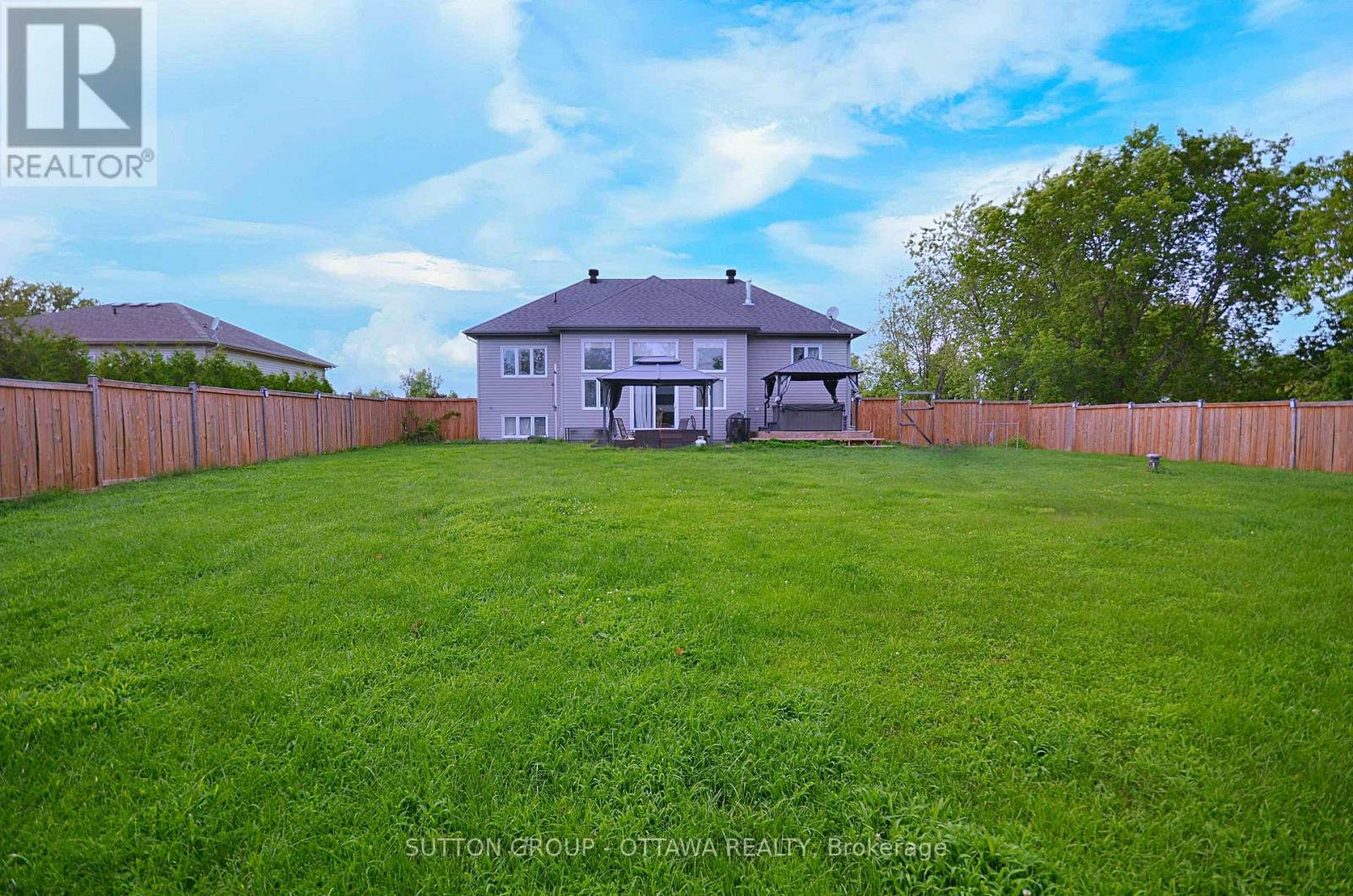 588 Russell Road, Clarence-Rockland, Ontario  K0A 2A0 - Photo 2 - X13582568