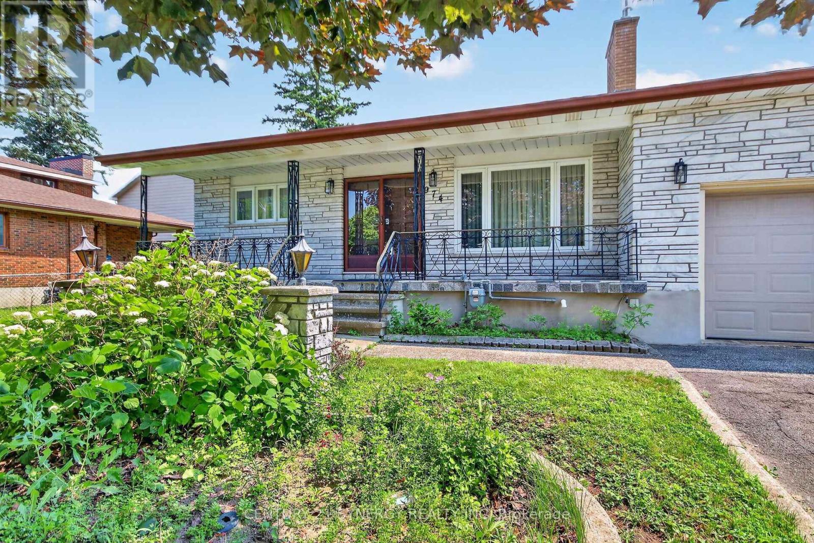 974 Greenbriar Avenue, Ottawa, Ontario  K2C 0J7 - Photo 2 - X13582608