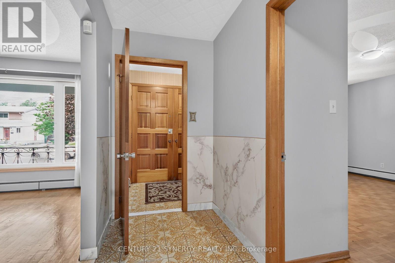 974 Greenbriar Avenue, Ottawa, Ontario  K2C 0J7 - Photo 3 - X13582608