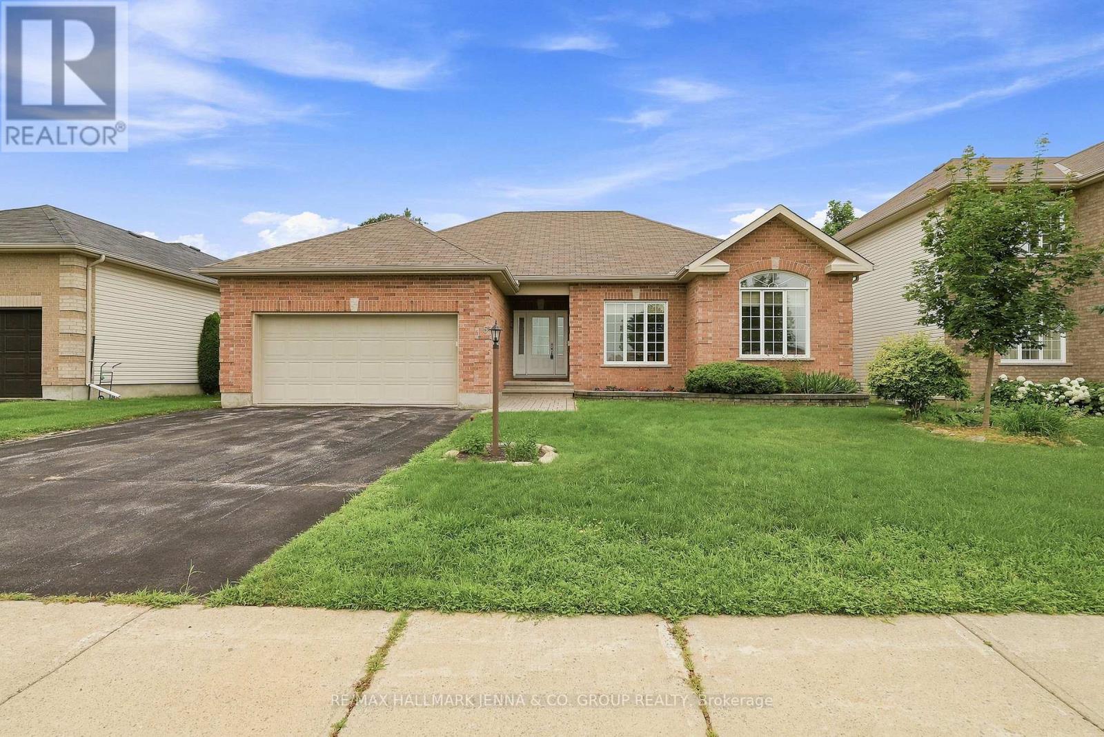 15 Baywood Drive, Ottawa, Ontario  K2S 2G2 - Photo 1 - X13582818