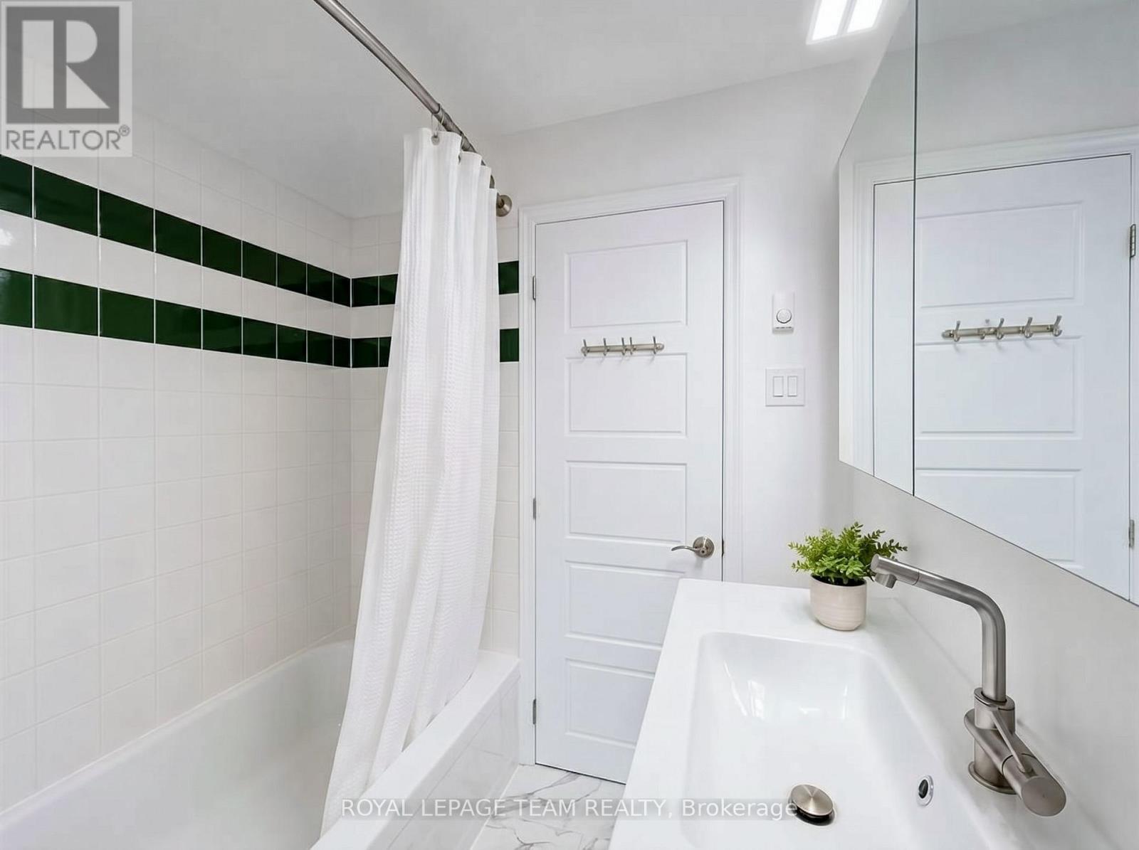 -B - 67 Queen Mary Street, Ottawa, Ontario  K1K 1X6 - Photo 4 - X13582936