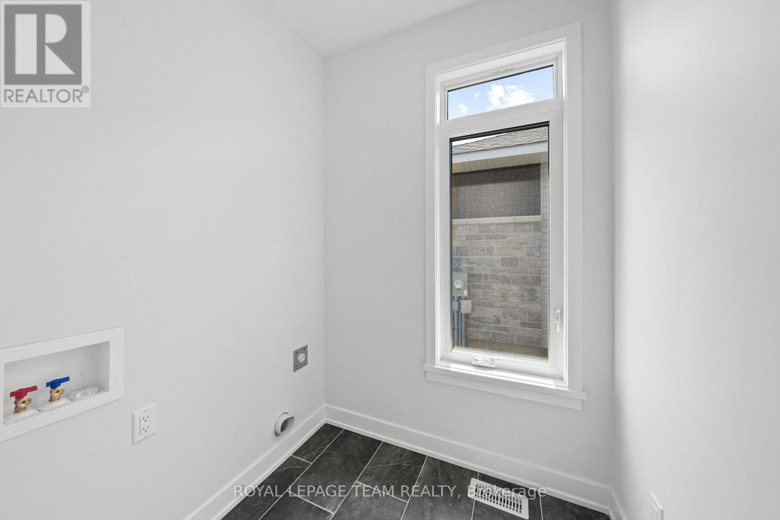 1094 Moore Street, Brockville, Ontario  K6V 0H2 - Photo 4 - X13583128