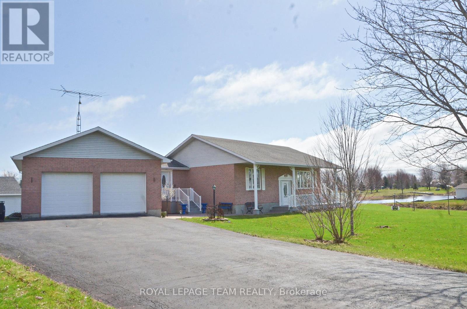 11708 Breezewood Avenue S, South Dundas, Ontario  K0C 1X0 - Photo 3 - X13583476