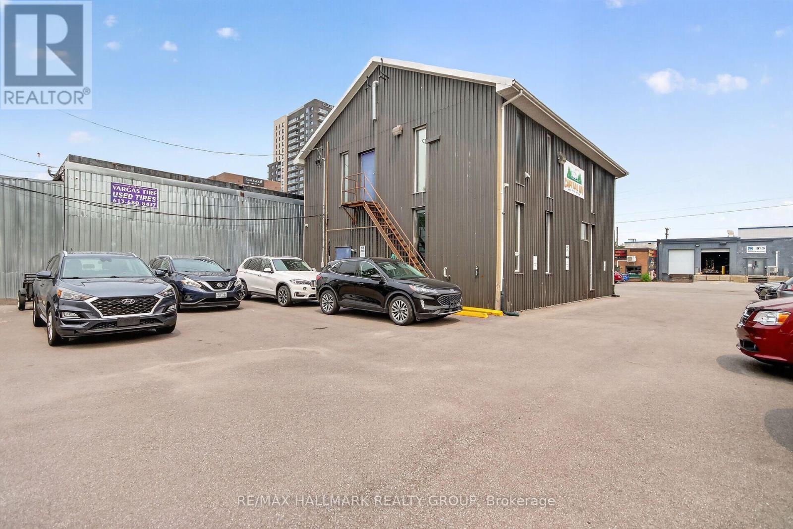 818 Boyd Avenue, Ottawa, Ontario  K2A 2C7 - Photo 1 - X13583868