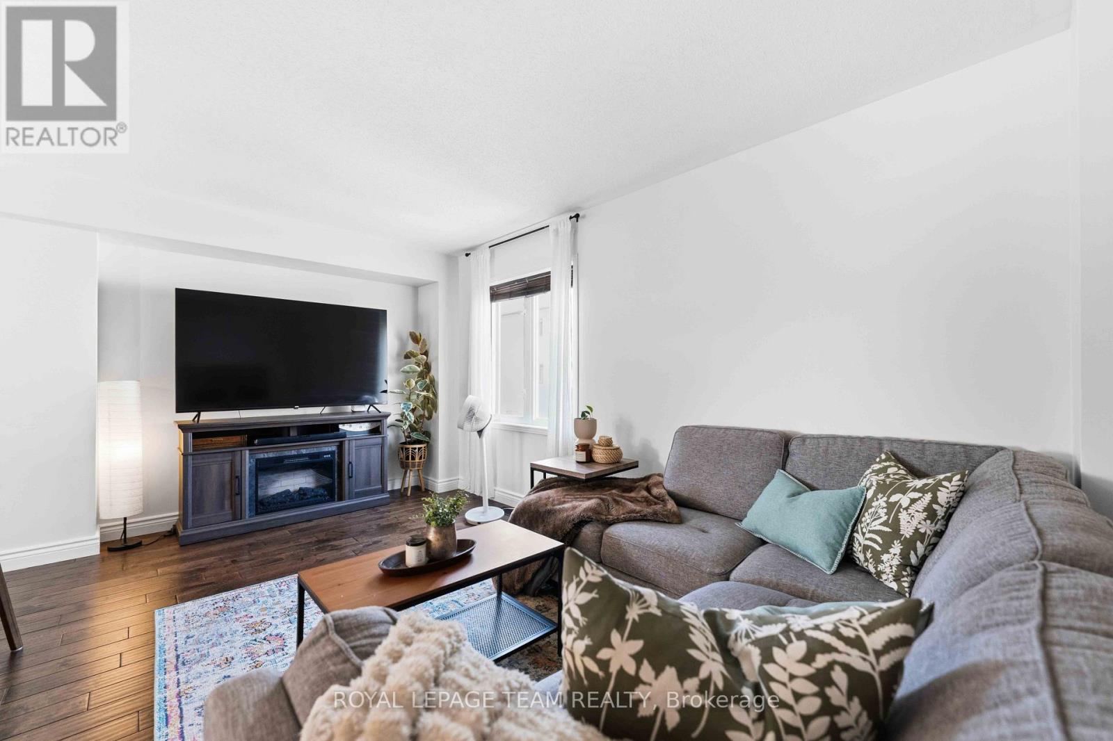 358 Moffatt Pond Court, Ottawa, Ontario  K2J 0C7 - Photo 3 - X13585212