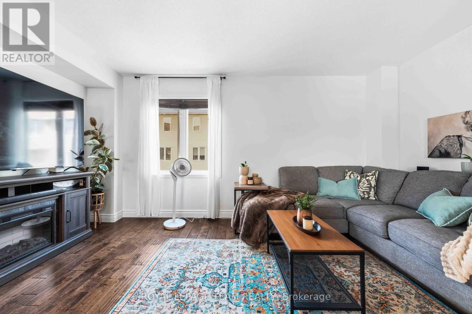 358 Moffatt Pond Court, Ottawa, Ontario  K2J 0C7 - Photo 4 - X13585212