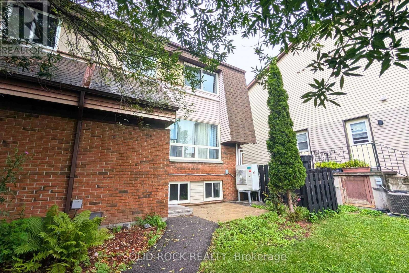 B - 29 Woodvale Green Drive, Ottawa, Ontario  K2G 4H3 - Photo 1 - X13586712