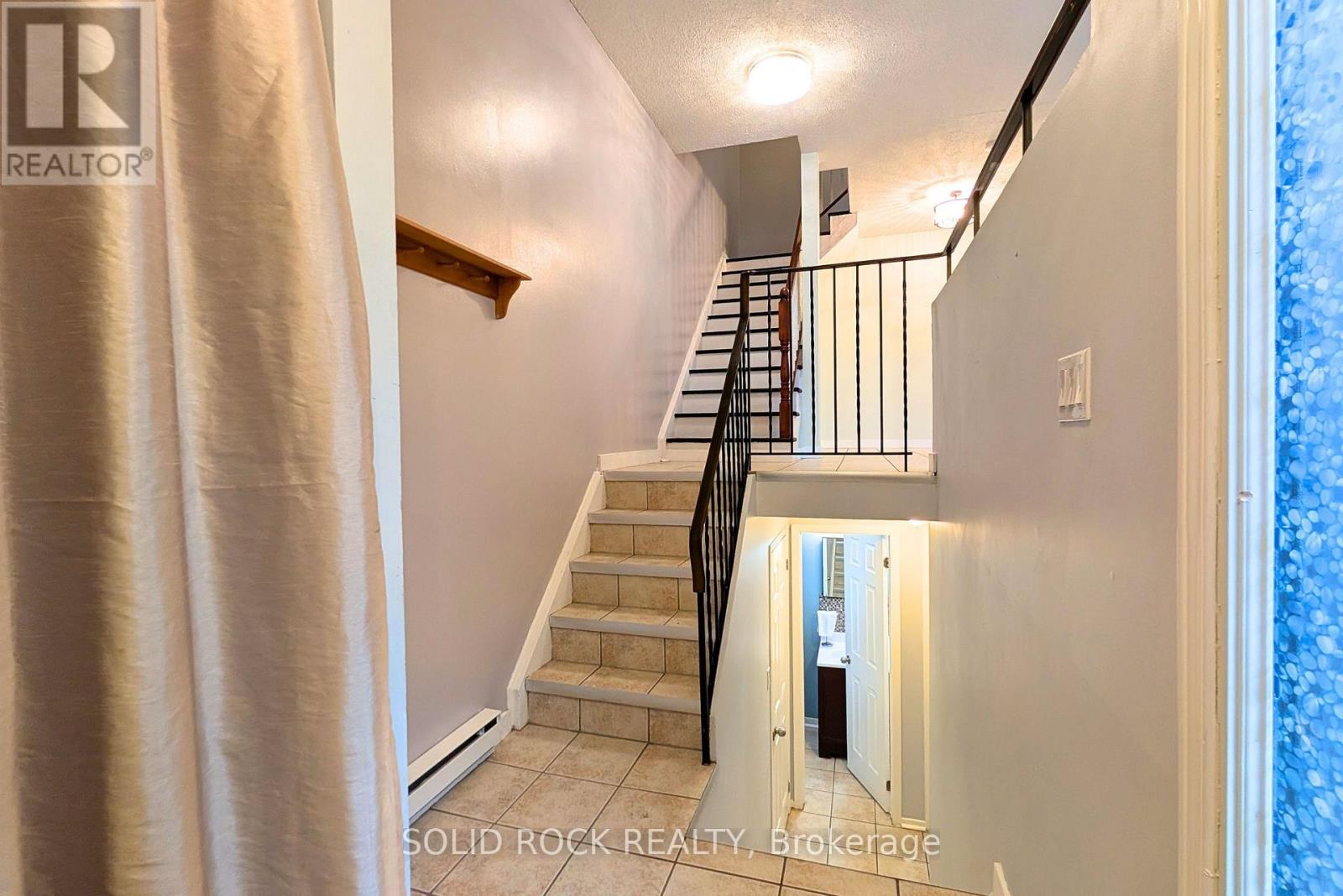 B - 29 Woodvale Green Drive, Ottawa, Ontario  K2G 4H3 - Photo 3 - X13586712