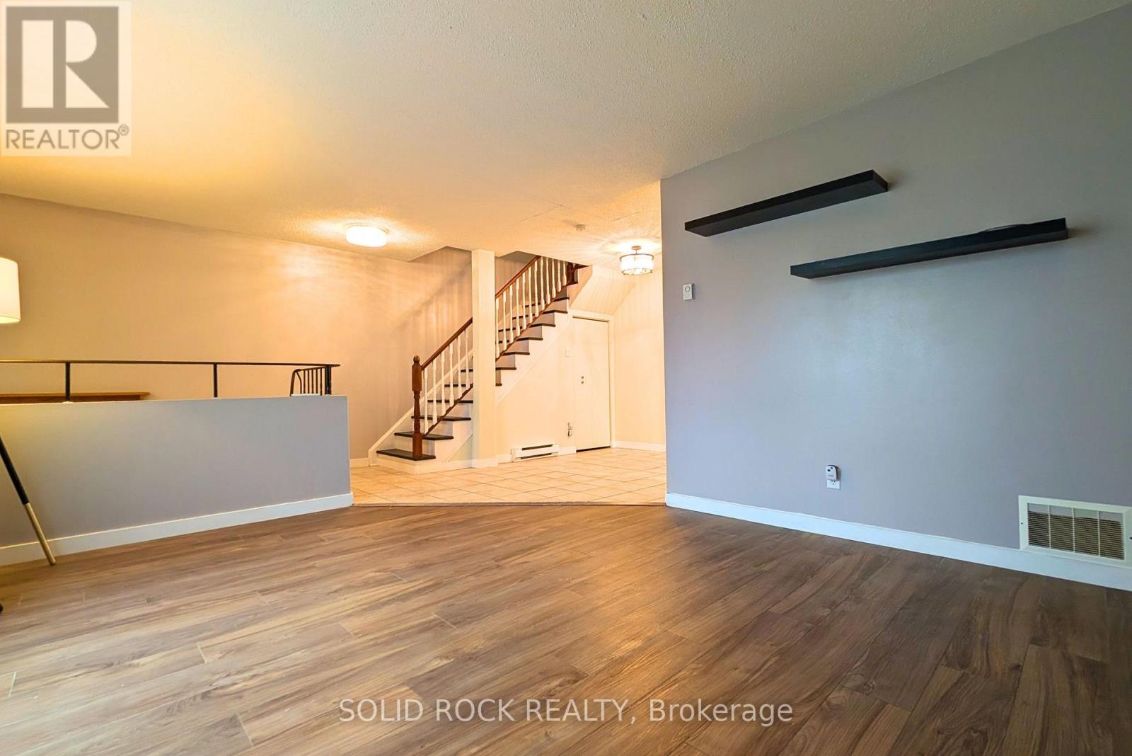 B - 29 Woodvale Green Drive, Ottawa, Ontario  K2G 4H3 - Photo 5 - X13586712