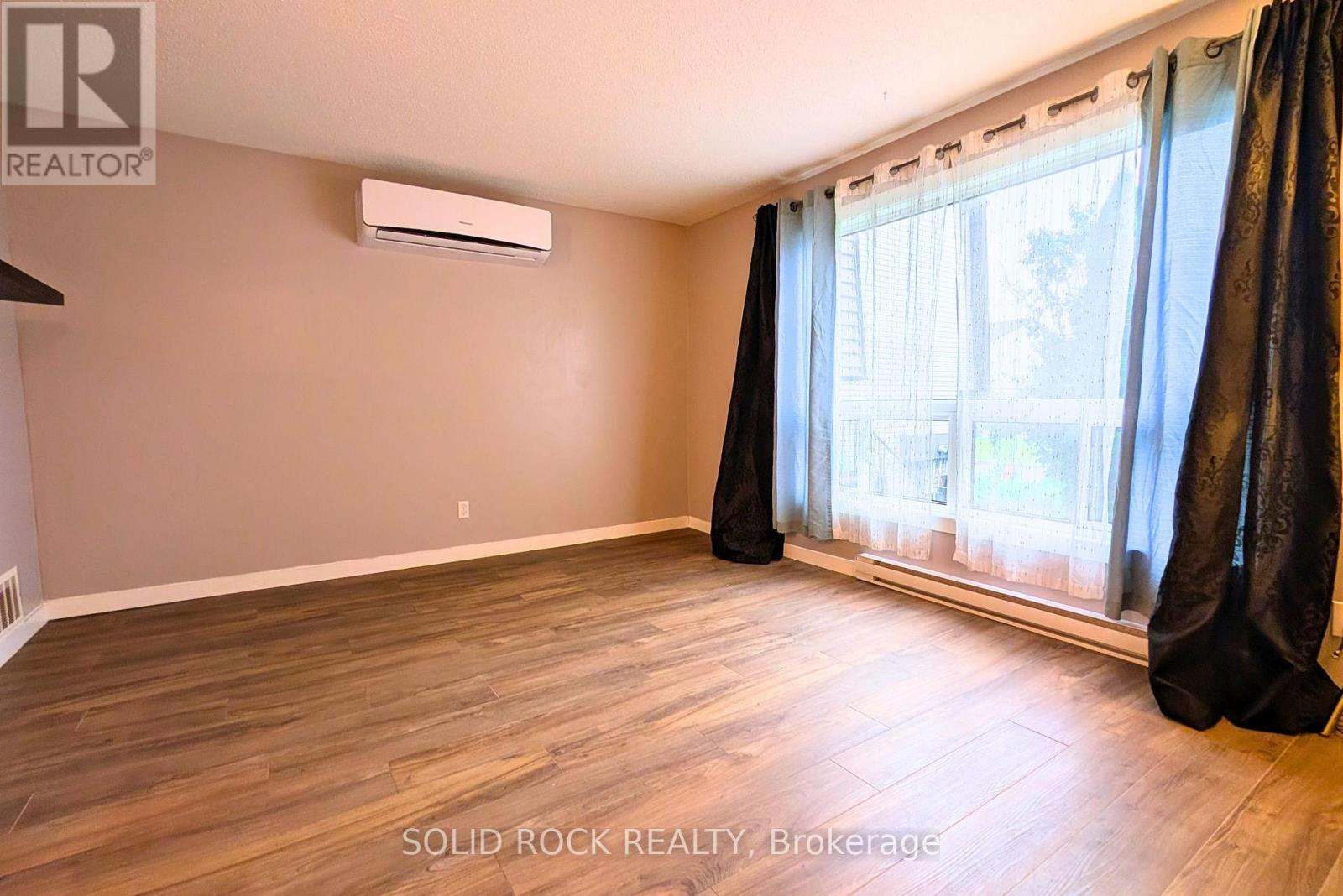 B - 29 Woodvale Green Drive, Ottawa, Ontario  K2G 4H3 - Photo 6 - X13586712