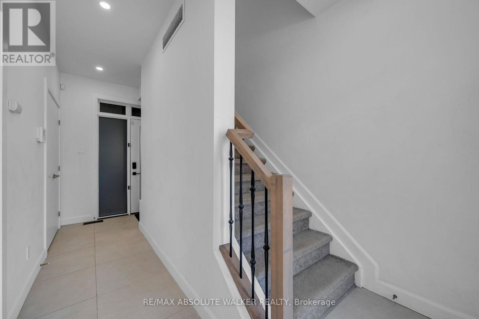 A - 10 Chapleau Avenue, Ottawa, Ontario  K1M 1E3 - Photo 4 - X13587034