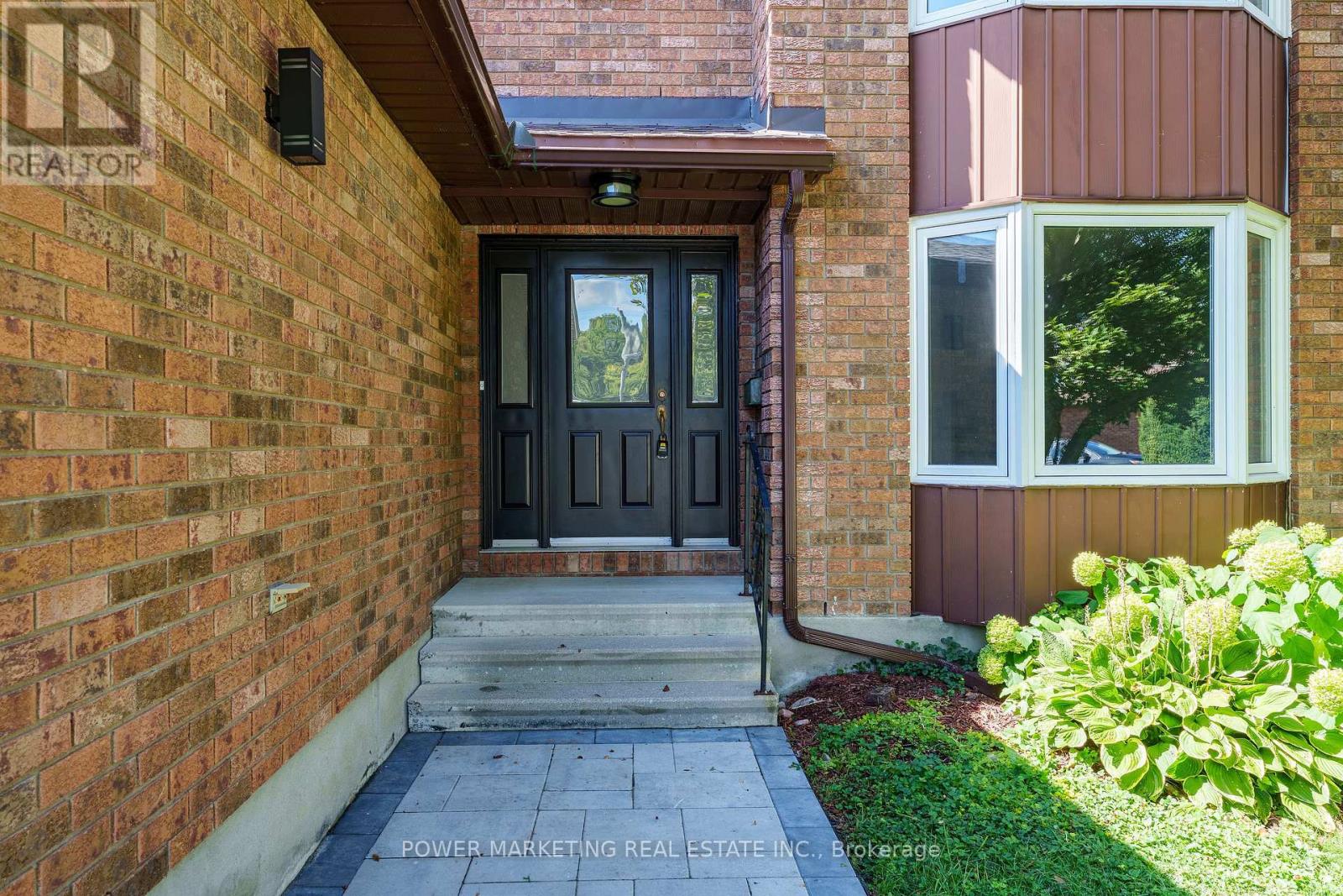 5722 Kemplane Court, Ottawa, Ontario  K1W 1B8 - Photo 3 - X13589478