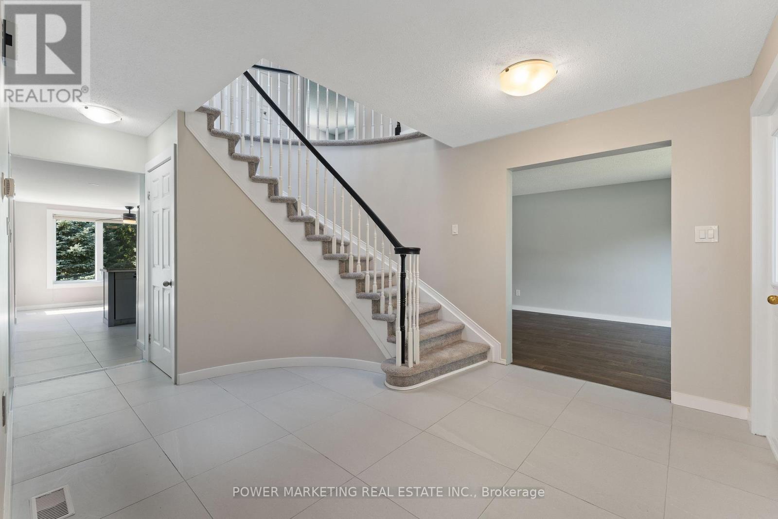 5722 Kemplane Court, Ottawa, Ontario  K1W 1B8 - Photo 6 - X13589478