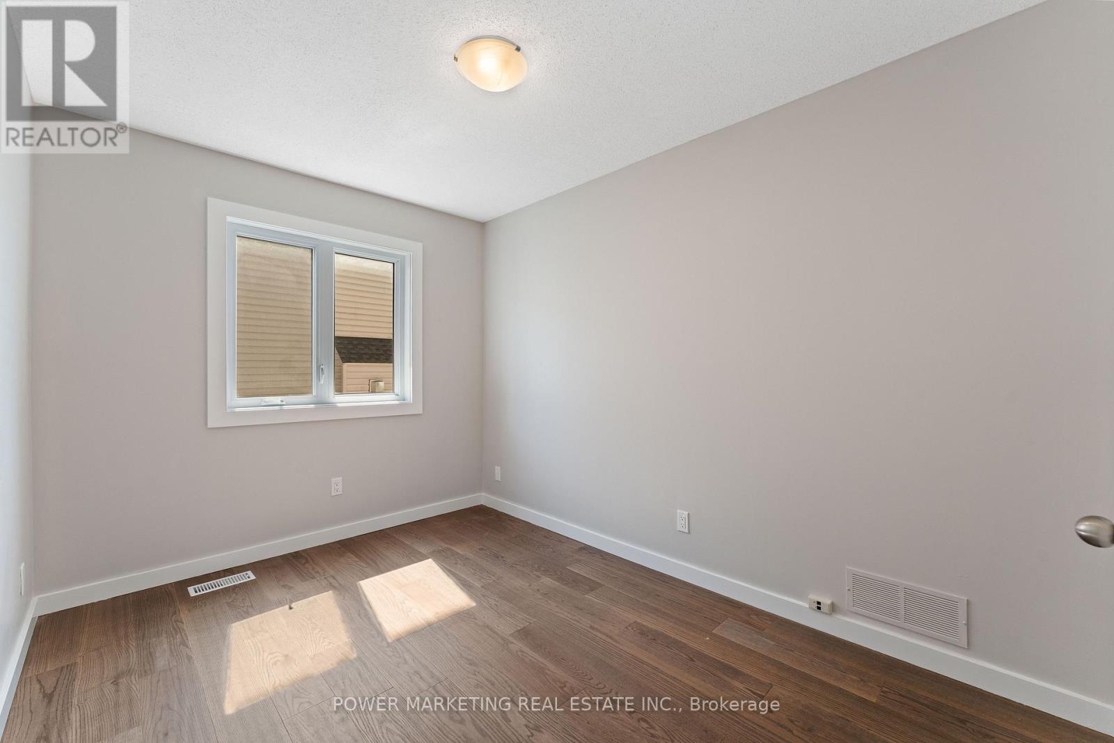 5722 Kemplane Court, Ottawa, Ontario  K1W 1B8 - Photo 7 - X13589478