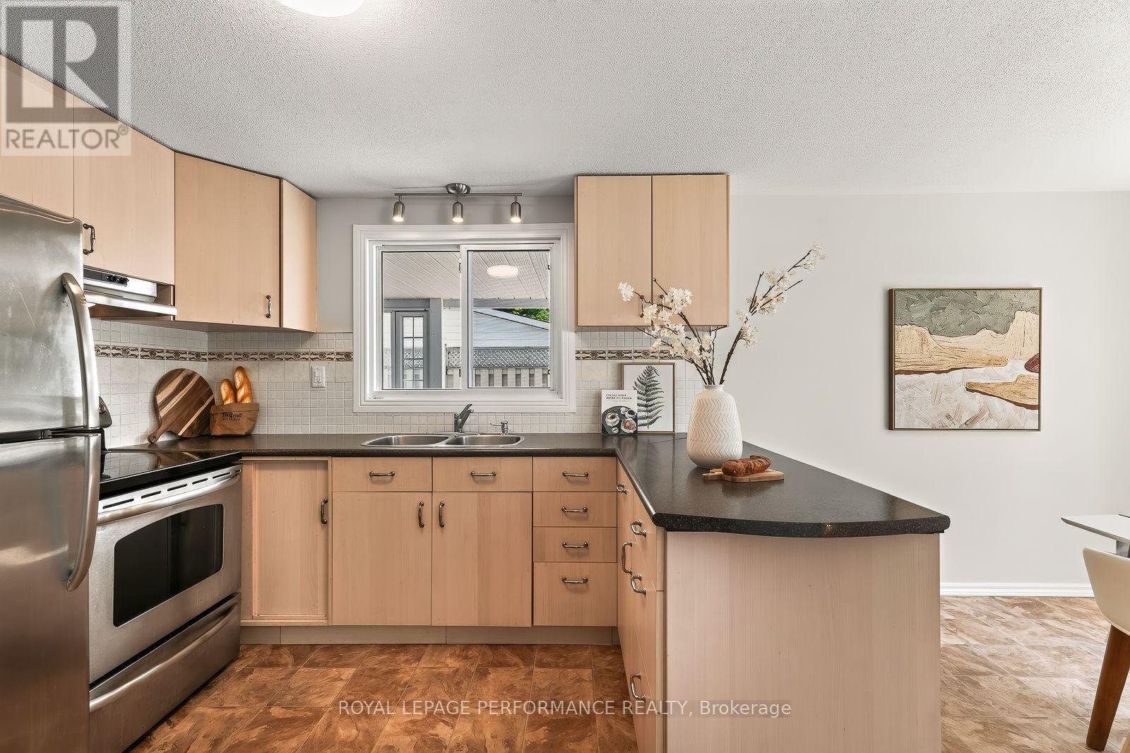 2179 Erinbrook Crescent, Ottawa, Ontario  K1B 4J7 - Photo 11 - X13590752