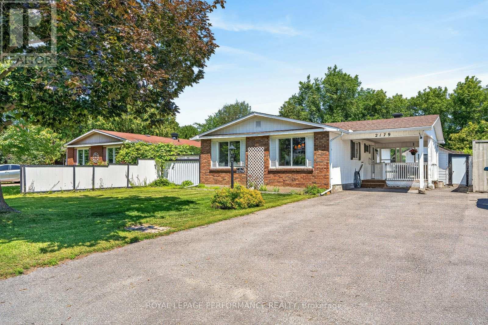 2179 Erinbrook Crescent, Ottawa, Ontario  K1B 4J7 - Photo 2 - X13590752