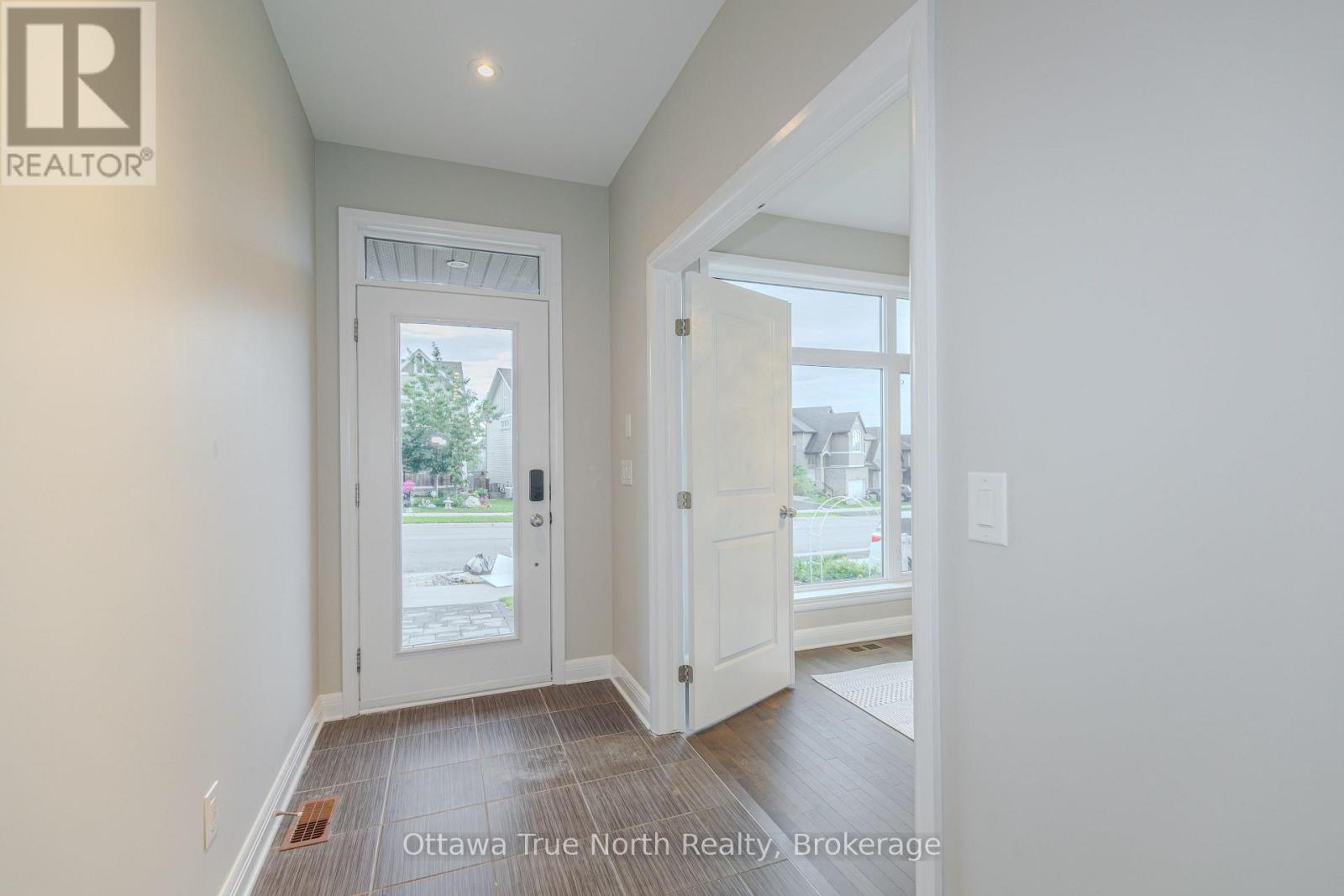 373 Huntsville Drive, Ottawa, Ontario  K2T 0H5 - Photo 4 - X13594290