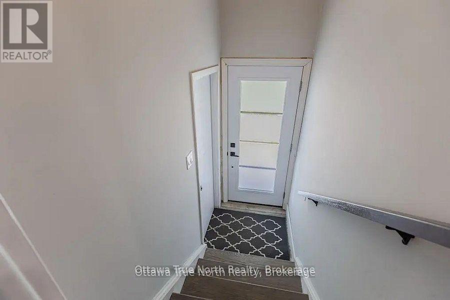 35 Tauvette Street, Ottawa, Ontario  K1B 3A1 - Photo 6 - X13594646