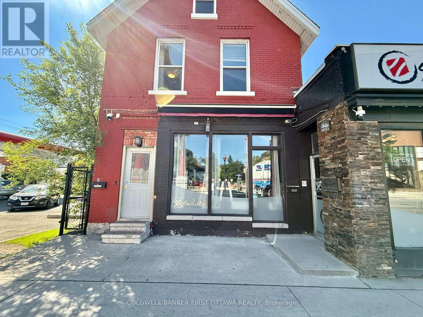690-B Somerset Street W, Ottawa, Ontario  K1R 6P4 - Photo 2 - X13595938